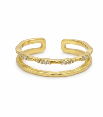 — A refined stone-accented design with effortless everyday charm.