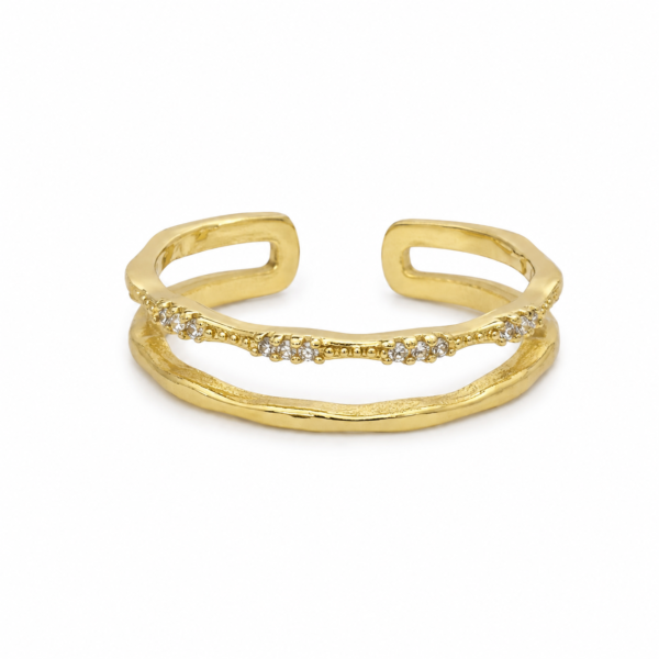 — A refined stone-accented design with effortless everyday charm.