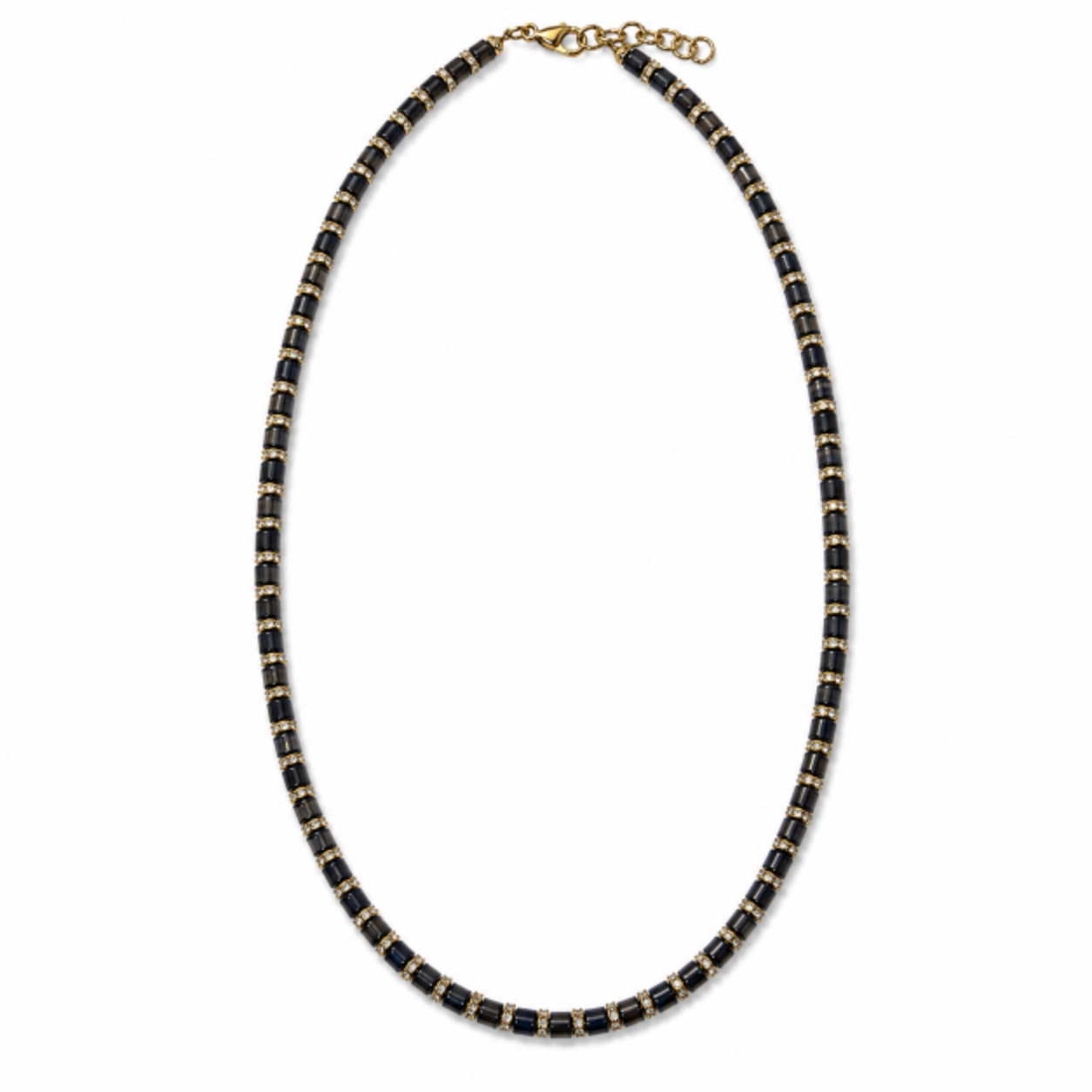 — A refined pearl necklace with a deep black tone for timeless sophistication.